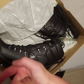 Welcuming new box-fresh army boots