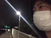 福岡県に上陸、朽網駅を紹介するデブな男