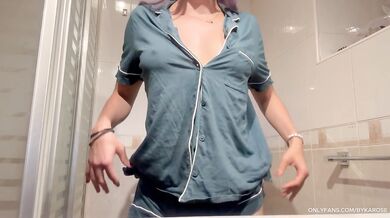 Cute college girl with perfect body shows off her delicious pink pussy