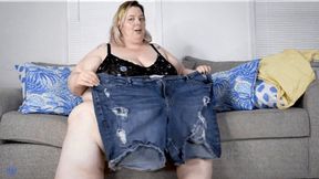 Pleasantly Plump: Tight Shorts Try-On - MP4 sd