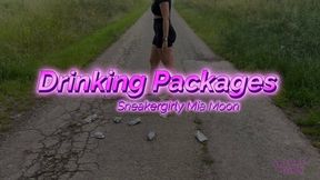 Sneaker-Girl Mia Moon - Drinkig Packets Crush