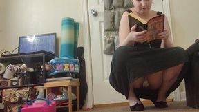 Bookworm : Upskirt Tease Long Skirt