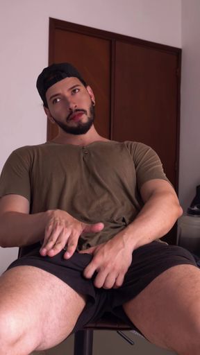 bigger  taller guy  very hot 1.92 mts