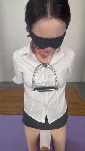 An Office Lady, After Work, Secretly Asks Her Host for a Job Appointment Behind Her Boyfriend's Back