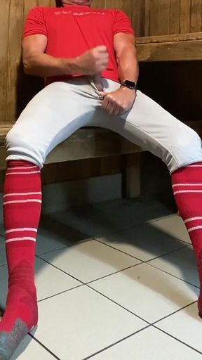 Buff Dilfjockdad87 Almost Gets Caught Jerking in the Sauna