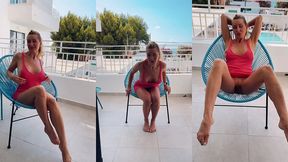 petite exhib sur le balcon avant d aller passer la journee a la piscine en ...