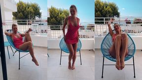 petite exhib sur le balcon avant d aller passer la journee a la piscine en ...