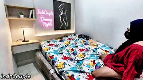 Aku mergoki adik berhijabku lagi bosan di kamarnya aku muasin dia dengan senang hati .crot di dalam memeknya