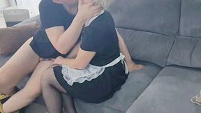 soubrette ce fait baiser la chatte et le cul et recois une ejac facial