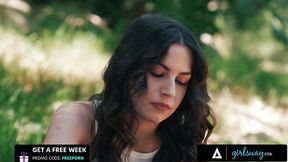 GIRLSWAY - Chanel Camryn Has Romantic Sex With Pretty Scarlett Alexis On Piano - SPANISH SUBTITLES