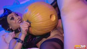 ”Horny lame guy fuck pumpkin & Maleficent cosplay babe - Polly Pons”