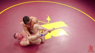 Blækspruttede mænd Jacob Durham og Jordan Boss i intens BDSM røvfucking fetish action