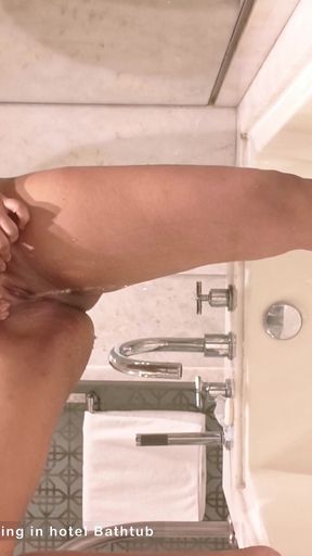 Indian Siiya Bhabhi Nude Bathing, Pissing &amp; Fingering in Hotel Bathtub