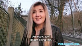 PublicSex Süße Russin liebt Sex für Bares