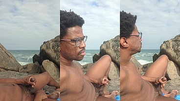 Me masturbando na praia de nudismo de Abricó