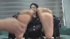 YuHuan in nylon getting tickled