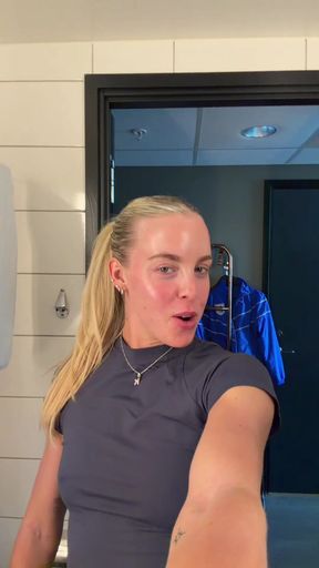 Fit athlete shows off her body