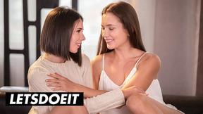 Crazy Licking: Mary Rock & Eve Sweet's Wild Fingerplay Session