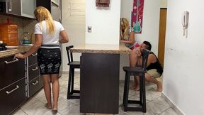 me gusta cojer a mi cunada mientras mi novia esta cocinando es muy excitante que nos pueda descubrir