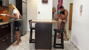 me gusta cojer a mi cunada mientras mi novia esta cocinando es muy excitante que nos pueda descubrir