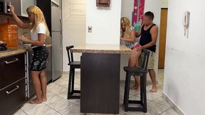 me gusta cojer a mi cunada mientras mi novia esta cocinando es muy excitante que nos pueda descubrir