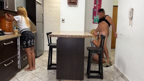 me gusta cojer a mi cunada mientras mi novia esta cocinando es muy excitante que nos pueda descubrir