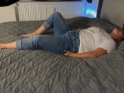 Masturbieren unter der Jeans Stöhnen multiple orgasmen Vorspiel vor dem Sex Mit Clyde