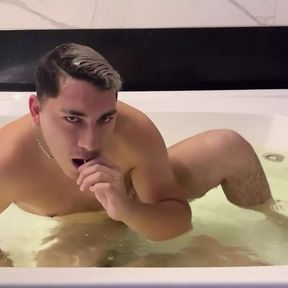 El nuevo modelo sensacion   Una tarde en un jacuzzi y jugando con una paleta