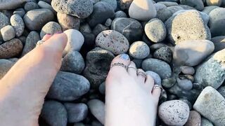 goddess and beauty toes of Girlfriend Lara inside the sunset on outside beach