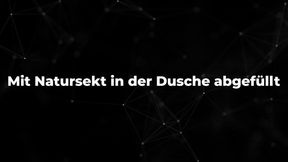 Mit Natursekt in der Dusche abgefüllt