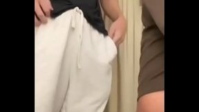 Boquete e foda no provador da loja de roupas