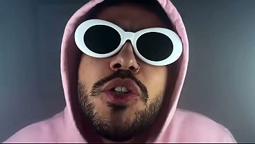 Ele n&atilde_o &eacute_ gay s&oacute_ chupa pau