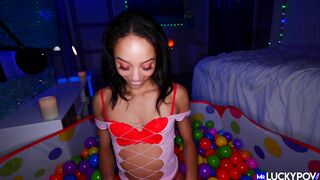 Bubbly Round Booty Babe In Ball Pit