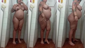 pamelapantera - com touca azul tomando banho 😋 toda pelada exibindo barriga linda de gravida