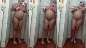 pamelapantera - com touca azul tomando banho 😋 toda pelada exibindo barriga linda de gravida