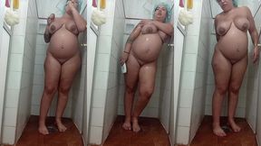 pamelapantera - com touca azul tomando banho 😋 toda pelada exibindo barriga linda de gravida