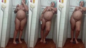 pamelapantera - com touca azul tomando banho 😋 toda pelada exibindo barriga linda de gravida