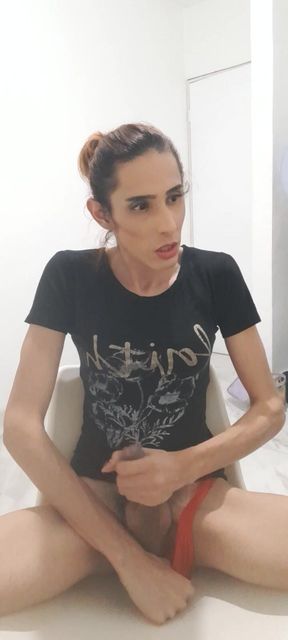 Enjoy a rich and satisfying moment with the ultrisima as she relaxes and masturbates, until she reaches the richest and most exciting climax she has ever had there.  Let me know if you like more videos like this.