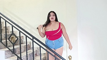 Culona vecina acepta ser follada a cambio de dinero