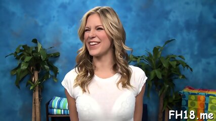 Elegant chick Scarlet Red blows and rides