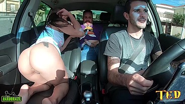 Marido pilota e Ted fode a esposa e goza dentro