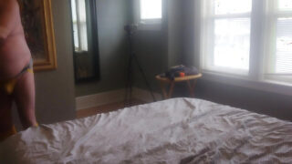 Boldog, házilag készített felvétel érett amatőr pufók srácokról, akiket olajoznak az intenzív anális keféléshez