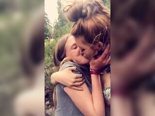 Bella Thorne & Bella Pendergast - Lesbian Kiss