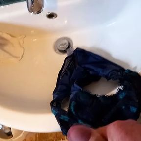 Tradesman wanking with customers panties cumshot