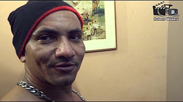 Casal realiza fantasia com o Mr Rola.