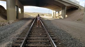 Railroad tracks pee in the desert