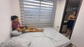 Stepmother Catches Her Stepson Masturbating And Helps Him Cum Quickly With Her Luscious Pussy - Sexo Duro