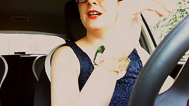 I drive fast in my car while masturbating in 4K