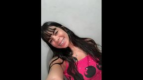 N&atilde_o se engane por esse rostinho! Novinha de 18 anos &eacute_ filmada fazendo dupla penetra&ccedil_&atilde_o com 2 homens na favela!