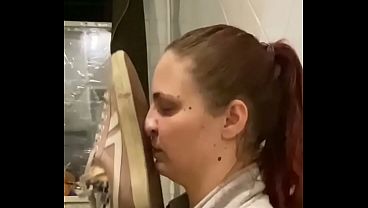 MATURE SUBMISSIVE CUM WITH A DIRTY SHOE